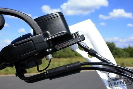 KODLIN 203-68450 LED-Blinker universel für verschiedene Fahrzeuge getöntes Glas schwarz mit Öse Befestigung am Spiegel