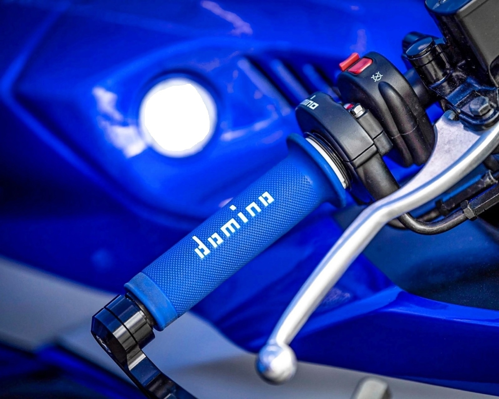 Domino A01041C4648B7-0 Zweikomponenten Griffgummi Paar blau/weiß Road Racing 120 mm