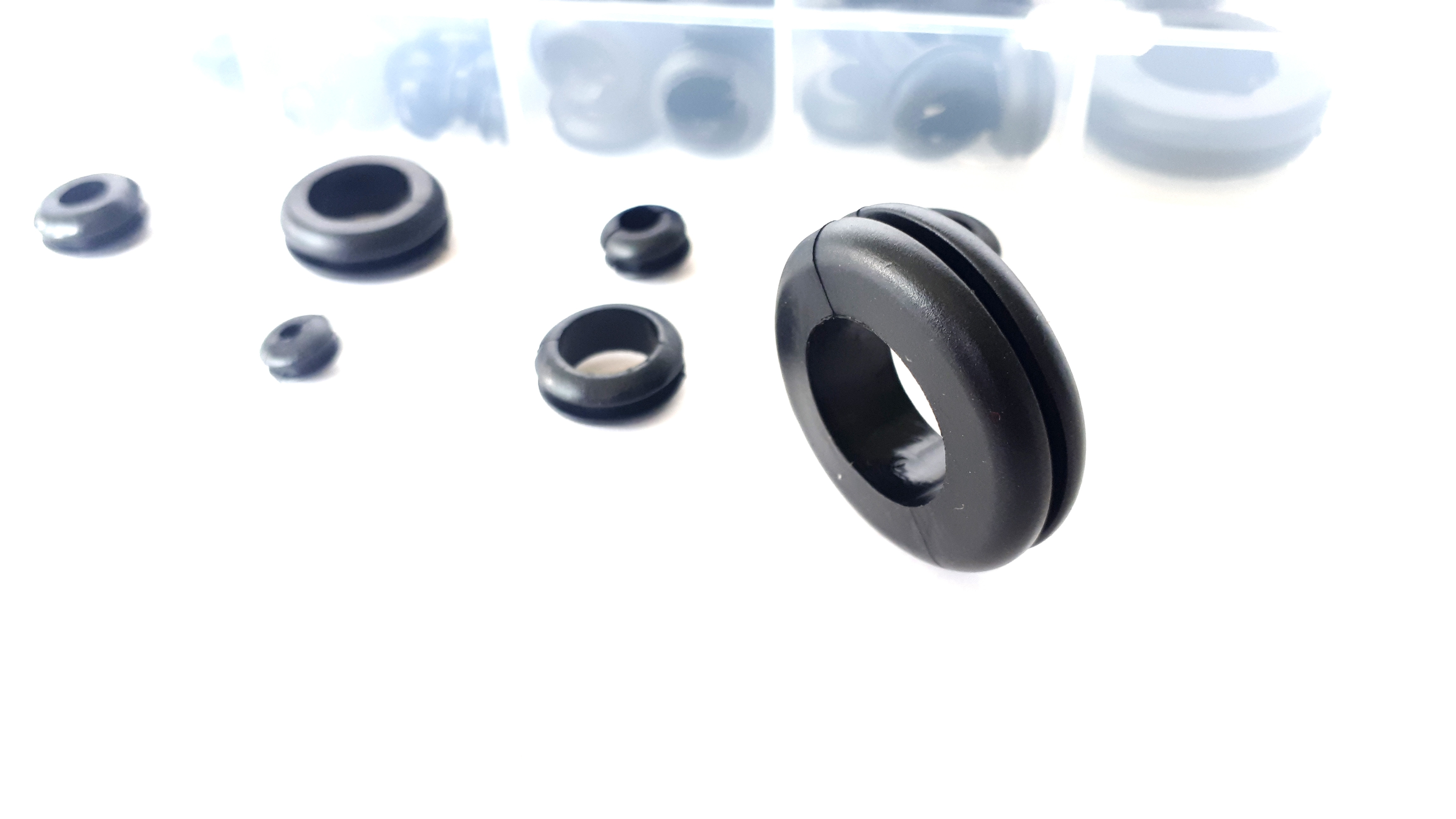 180-tlg. Durchgangstüllen Sortiment Gummi-Tüllen Set-Box Kabel Durchführung Satz