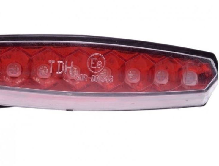 Universelle LED Rückleuchte für Motorräder und Roller M6 x 1.0 mm getönt, schwarzes Gehäuse